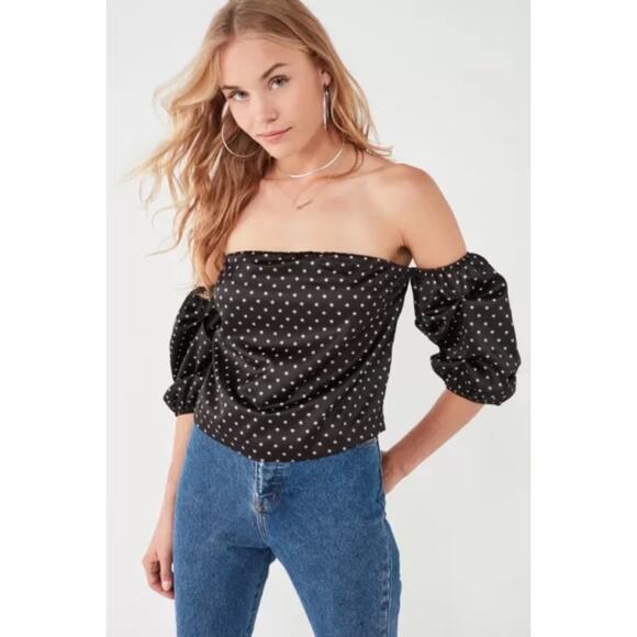 URBAN OUTFITTERS Sun Print Satin Off The Shoulder Top Size Small - Picture 2 of 7